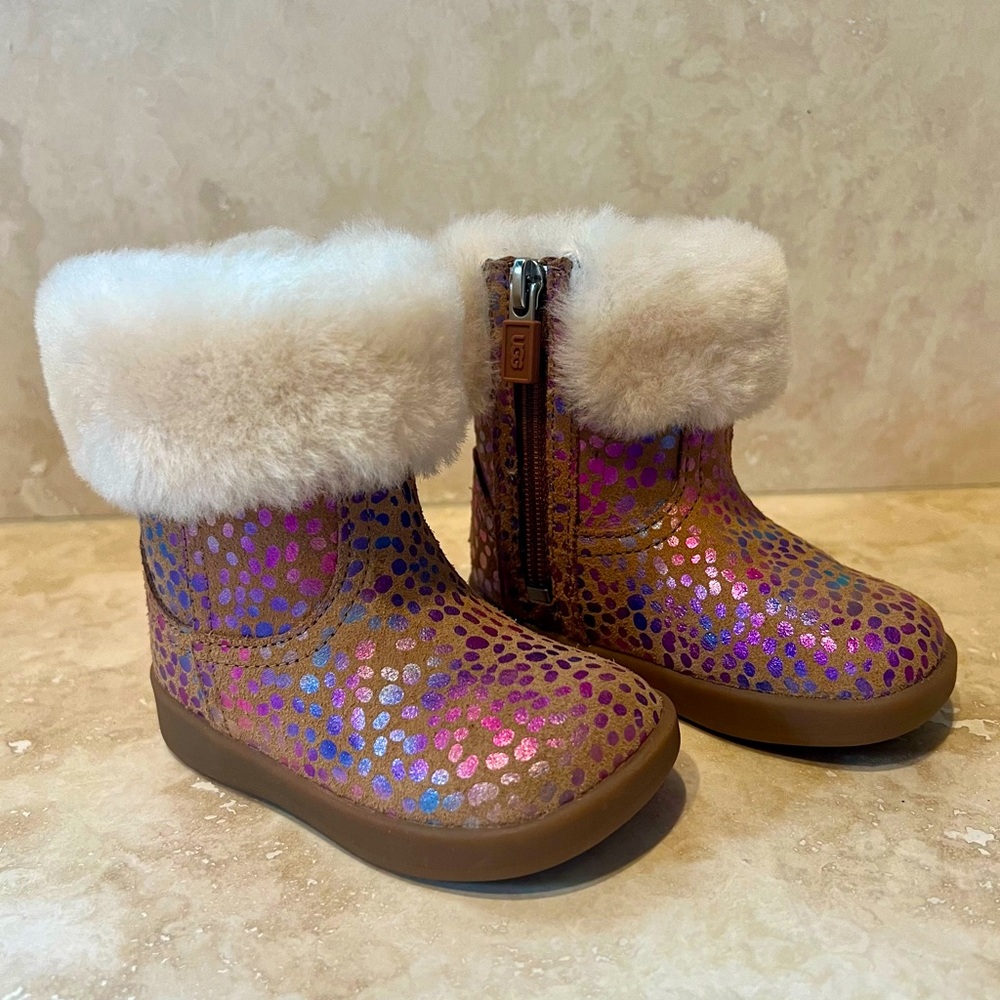 New Unworn UGG Infant Child 4/5 Jorie II Spots Fashion Winter Boot